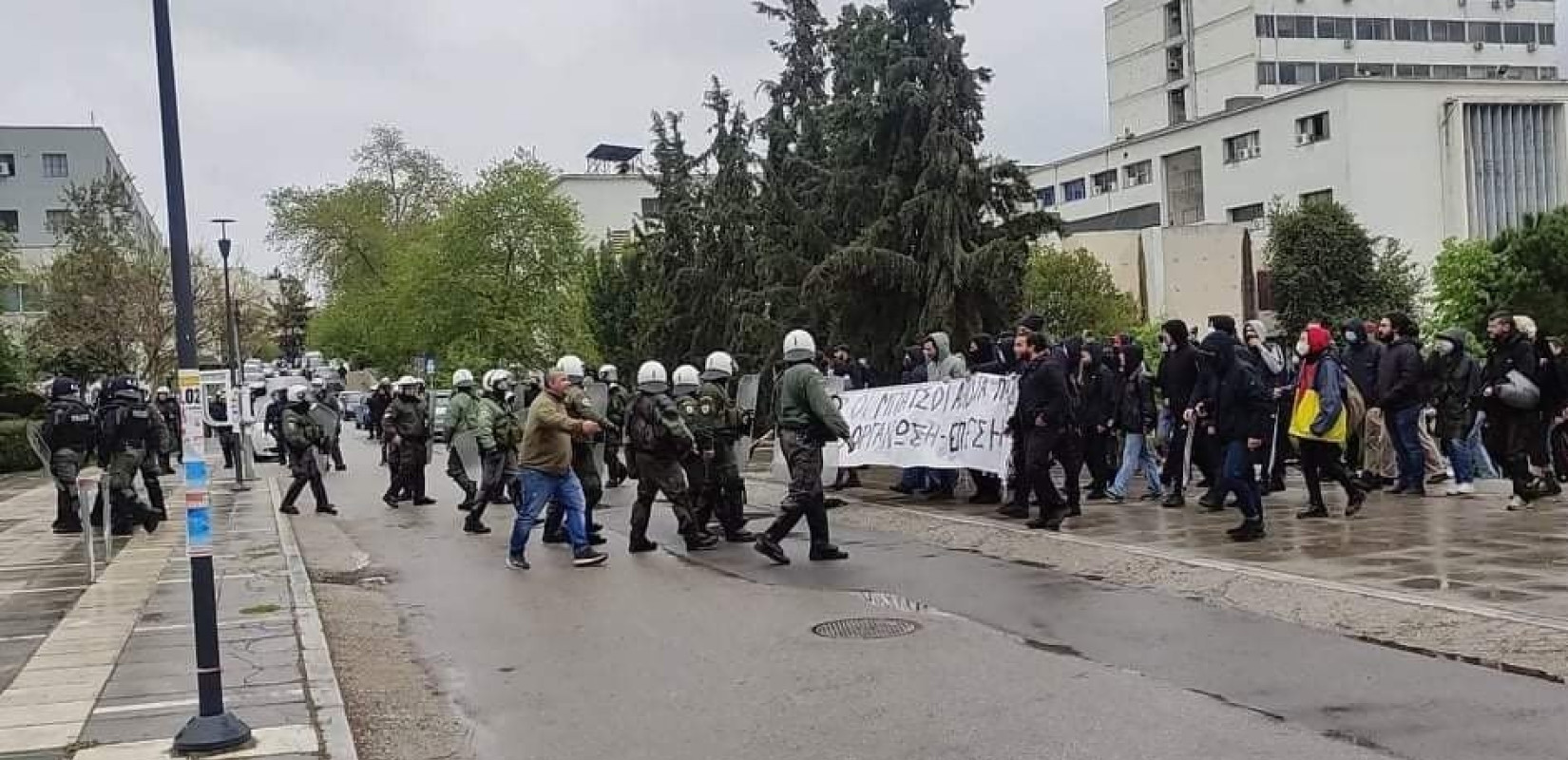 ΚΚΕ: Να φύγει τώρα η αστυνομία από το ΑΠΘ - Η παρουσία της τροφοδοτεί σκηνικό έντασης