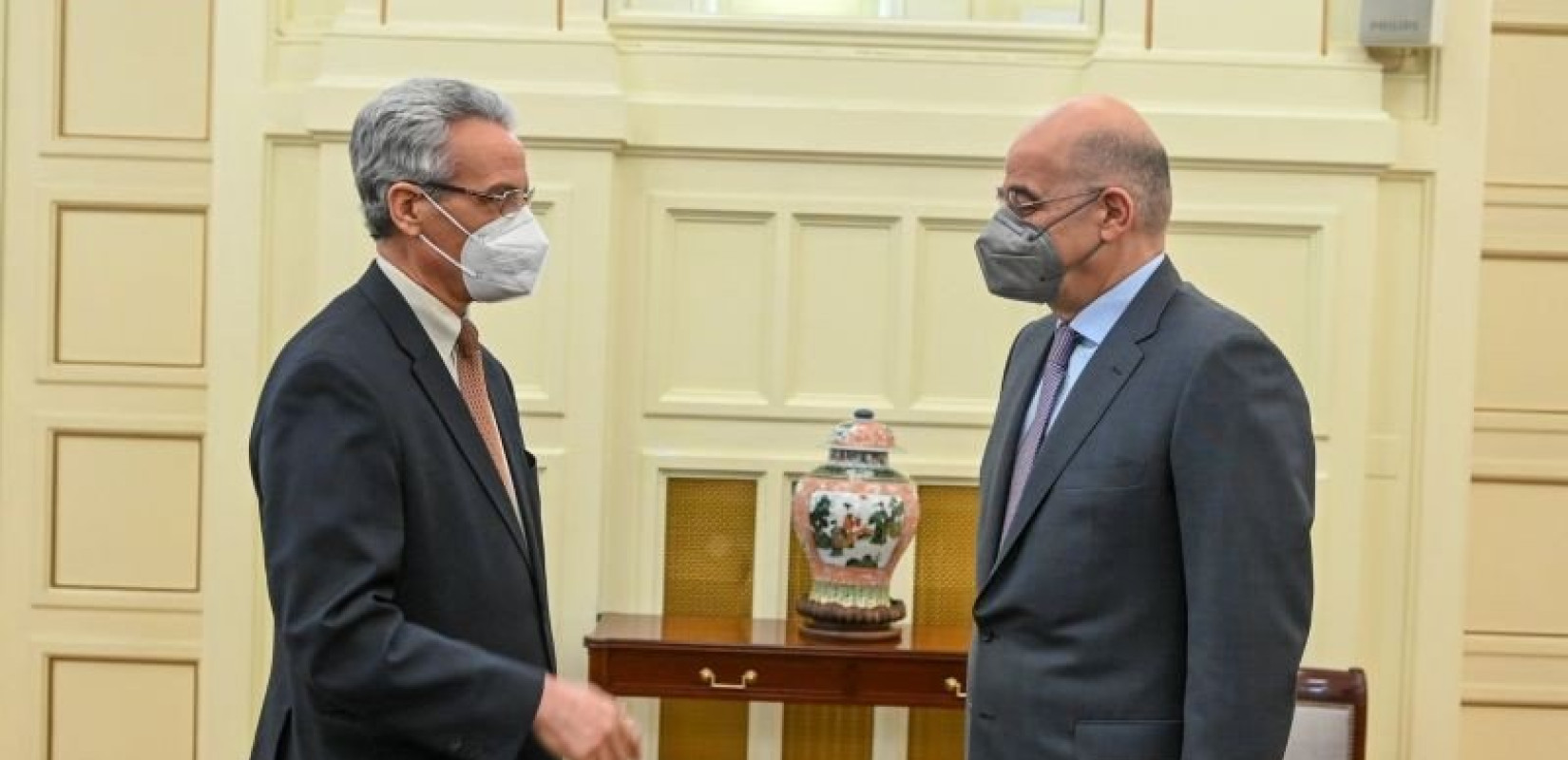 Συνάντηση Ν. Δένδια με τον πρέσβη της Αλγερίας	