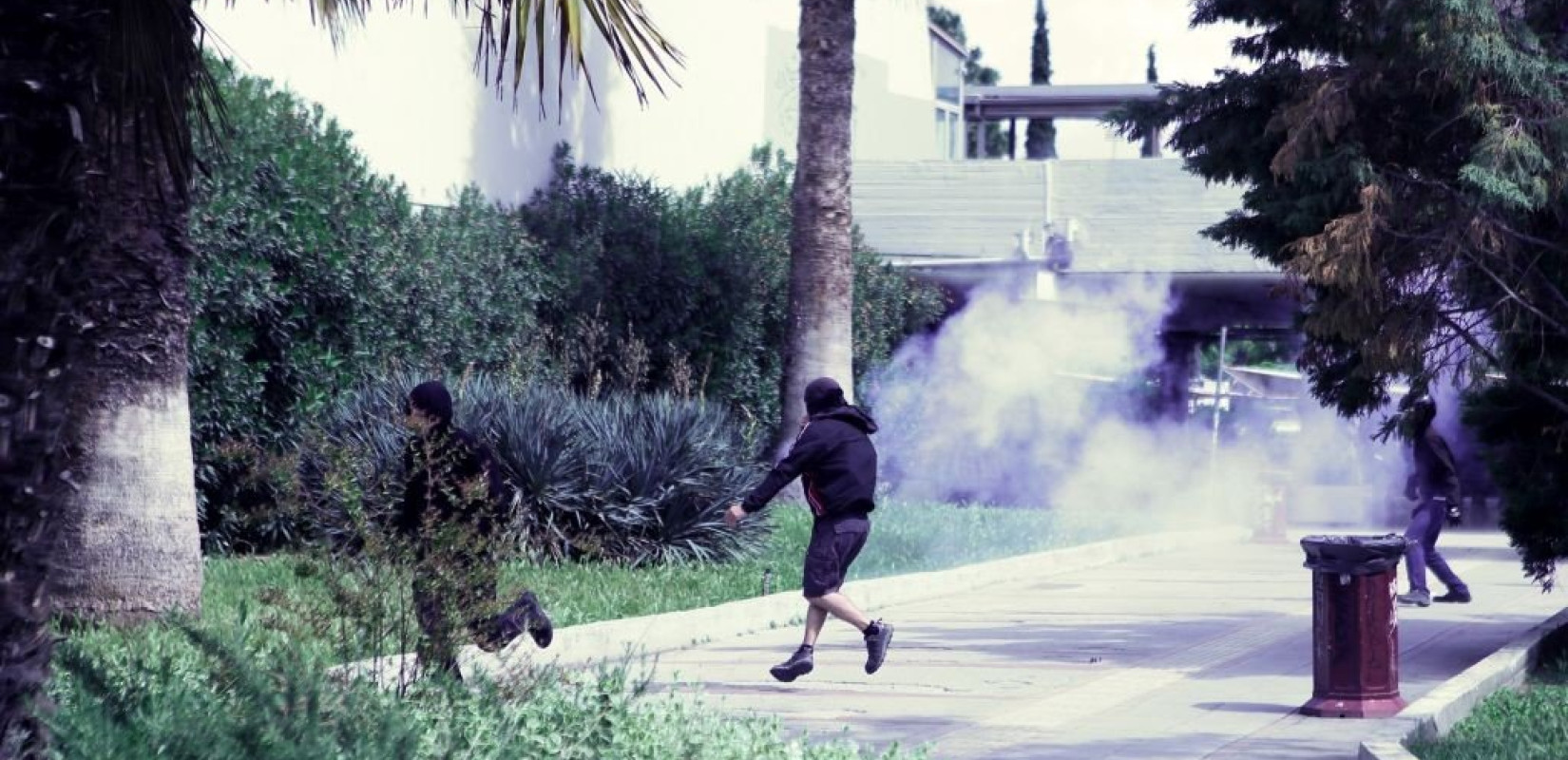 Επεισόδια στη διαδήλωση κατά της αστυνομικής παρουσίας στο ΑΠΘ 