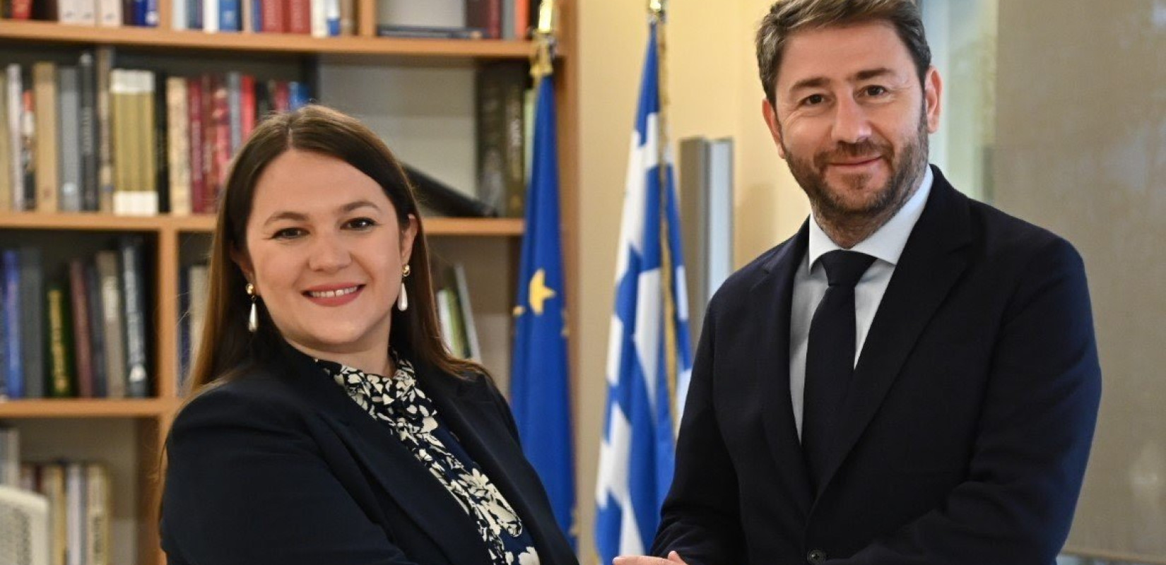Έδωσαν τα χέρια Ανδρουλάκης και Αδάμου- Επιβεβαίωση makthes.gr 