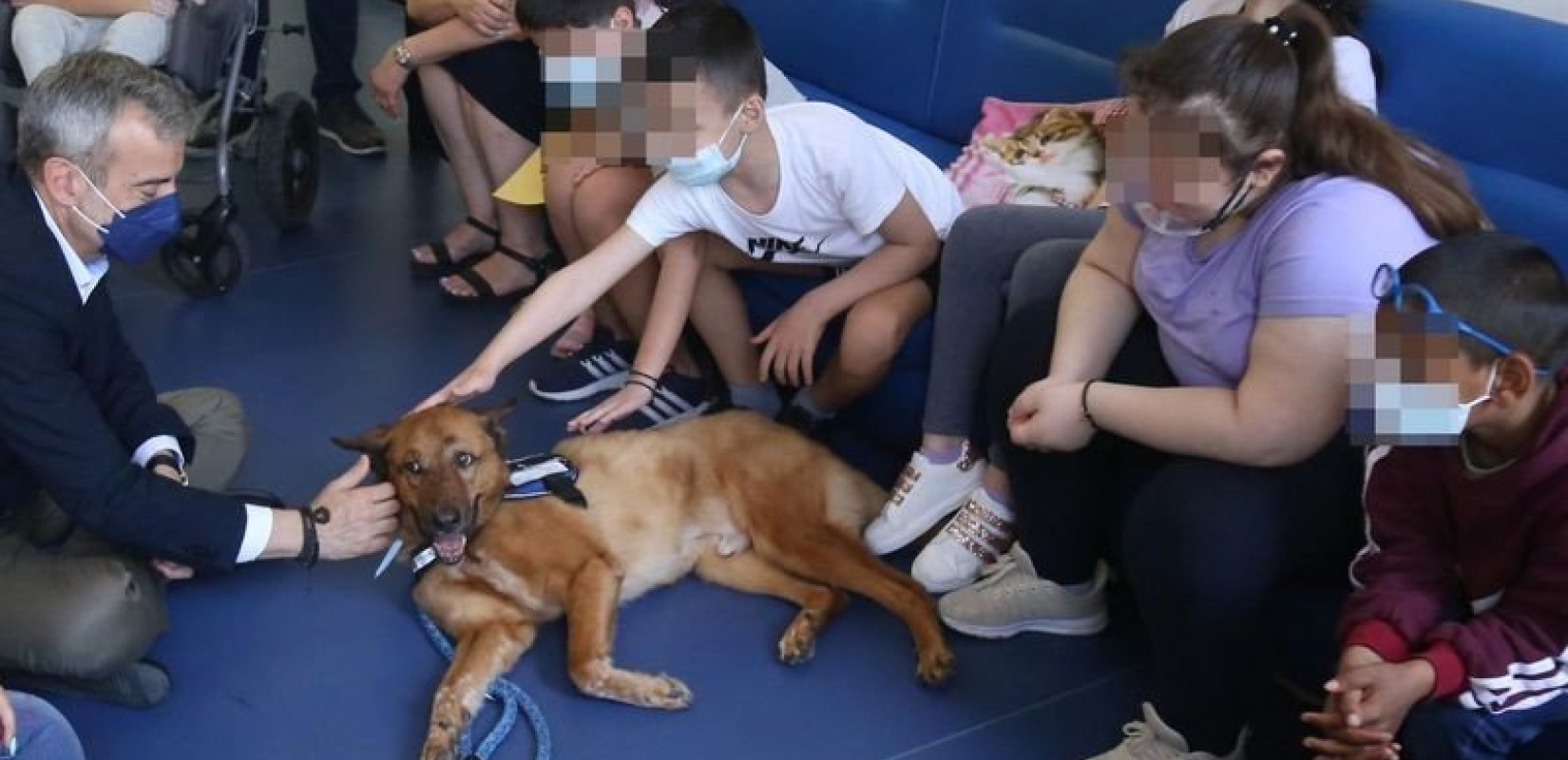 Δήμος Θεσσαλονίκης: Ο Άξελ στο ειδικό δημοτικό σχολείο της Σχολής Τυφλών (φωτ.)