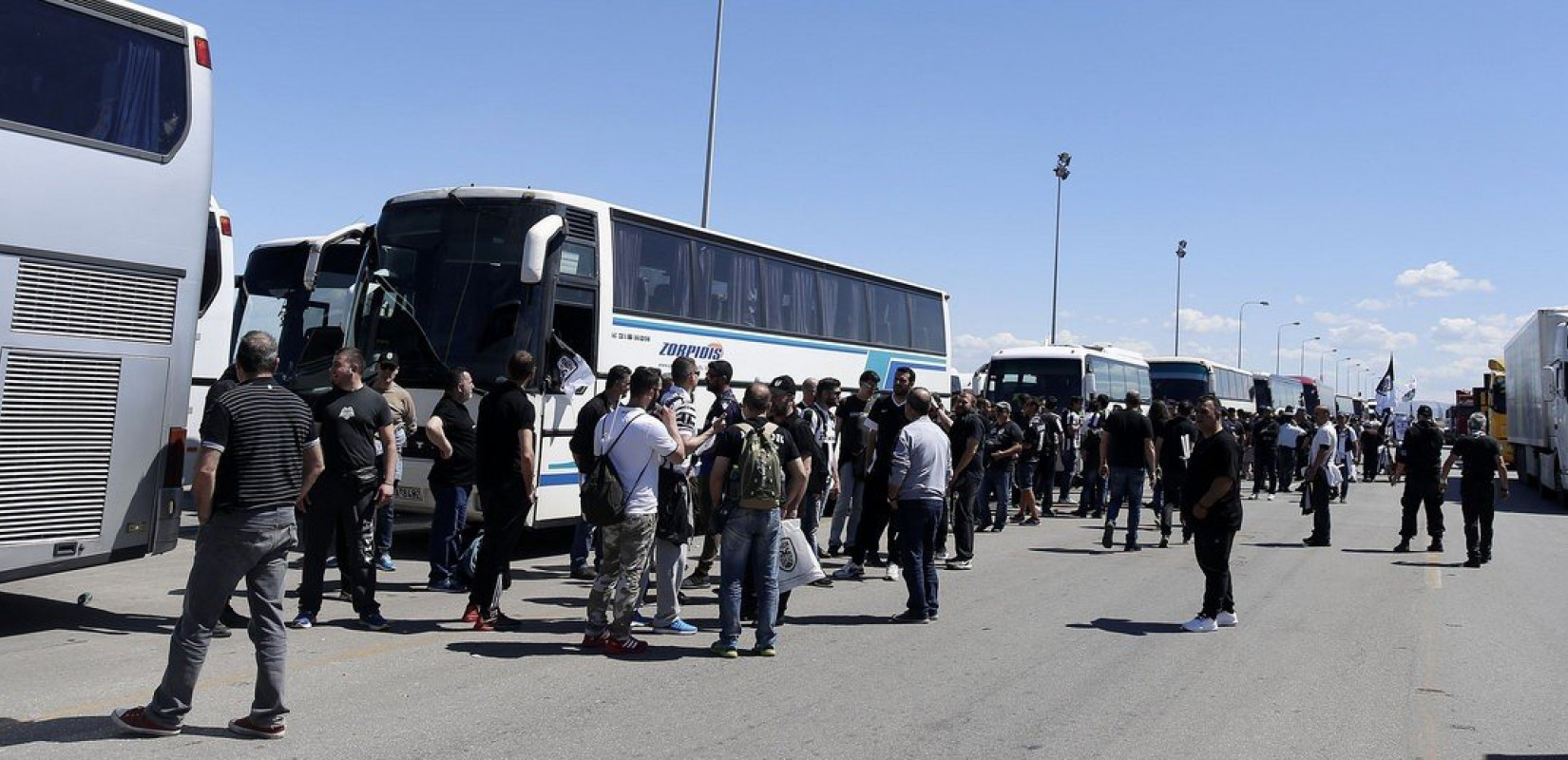 Χιλιάδες φίλαθλοι του ΠΑΟΚ στο δρόμο για την Αθήνα (βίντεο)