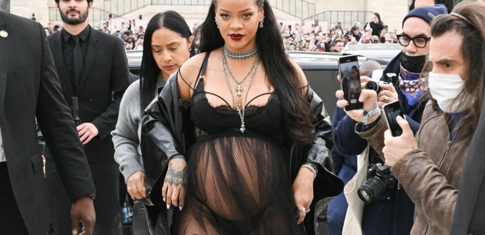 Γέννησε το πρώτο παιδί της η Rihanna 