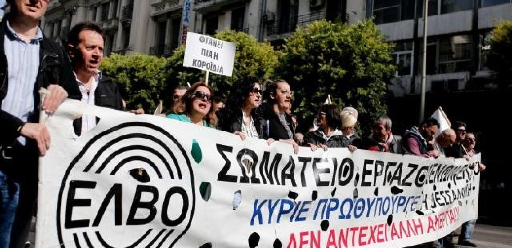 «Ξεφορτώνουν» εργαζόμενους με μετατάξεις στο δημόσιο