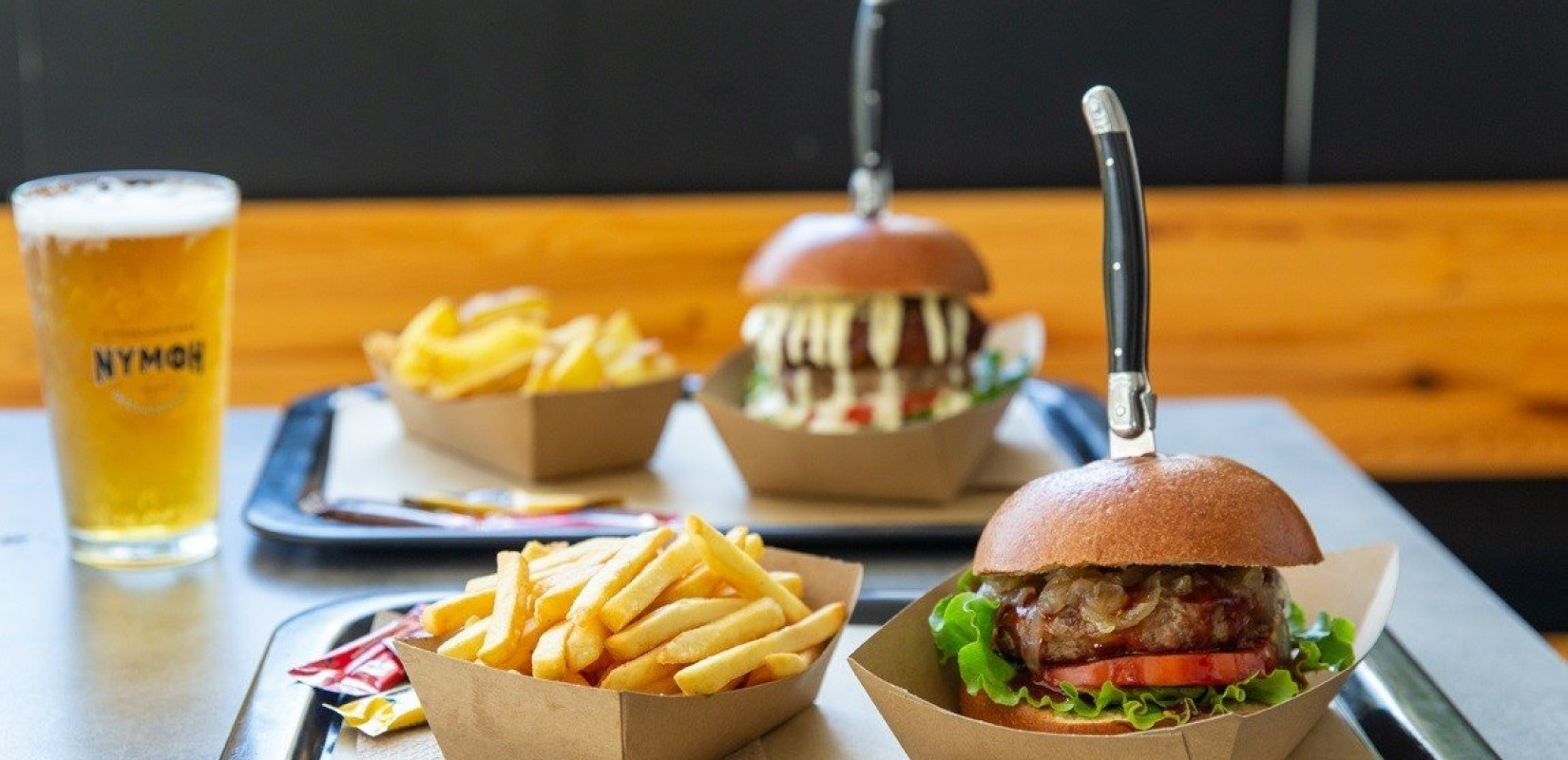 «Black Dagger»: Τα burgers έχουν βρει το όνομα που τους ταιριάζει στη δυτική Θεσσαλονίκη