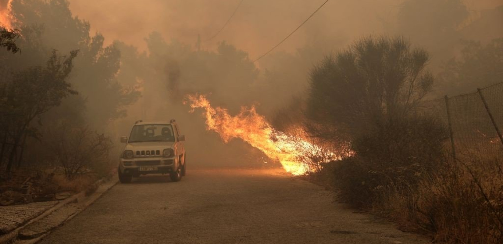 Φωτιά στην Αττική: Εκκενώνονται Νέα και Παλαιά Πεντέλη, Πάτημα Χαλανδρίου και Πάτημα Βριλησσίων - Καίγονται σπίτια στην Πεντέλη