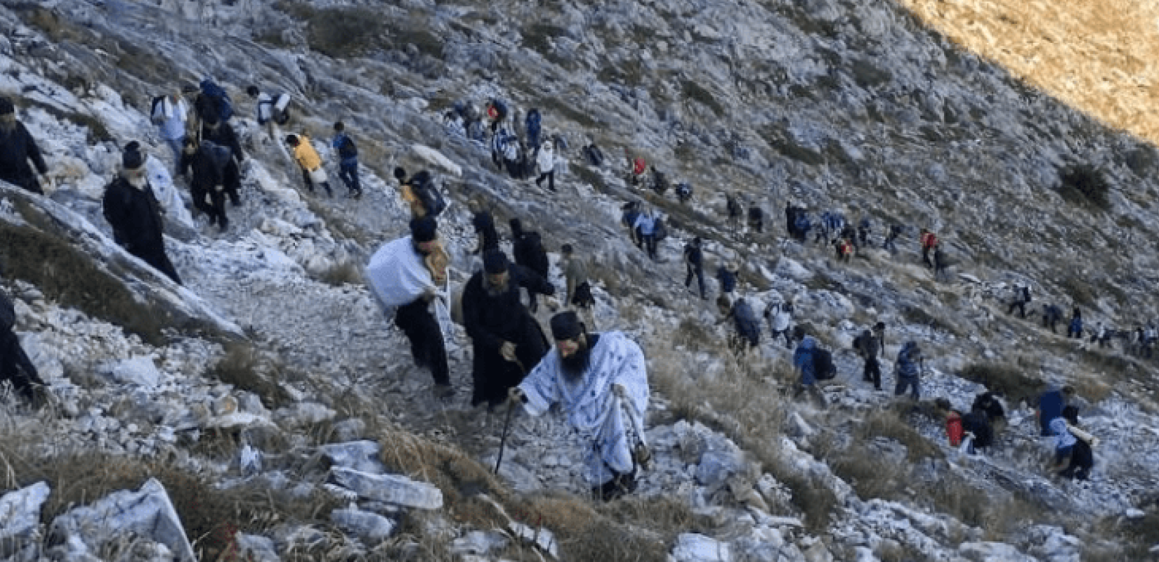 Άγιον Όρος: Ανάβαση μέχρι την κορυφή του όρους Αθως στα 2.033 μέτρα για το εκκλησάκι Μεταμορφώσεως του Σωτήρος! (βίντεο)