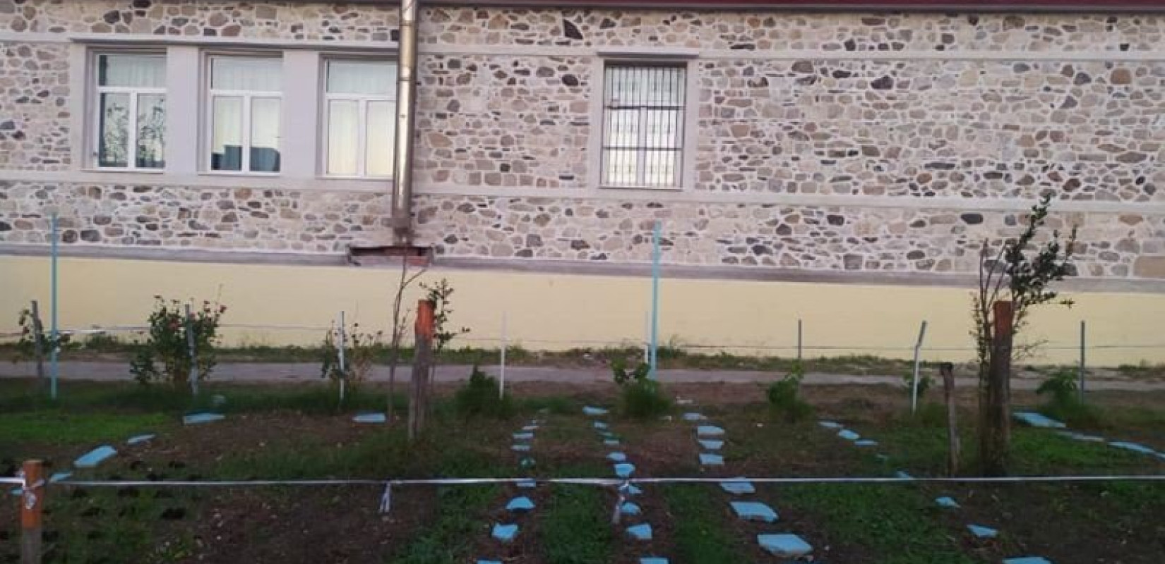 Η διαφορετική "πράσινη" αυλή του Δημοτικού Σχολείου της Ιερισσού (φωτ.)
