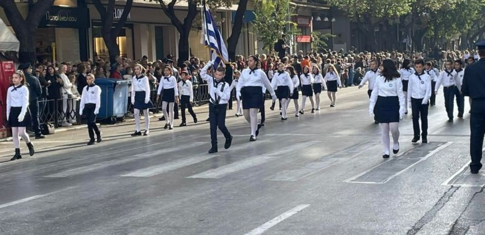 Θεσσαλονίκη: Έδωσαν παλμό 21 σχολεία στη μαθητική παρέλαση (βίντεο, φωτ.)