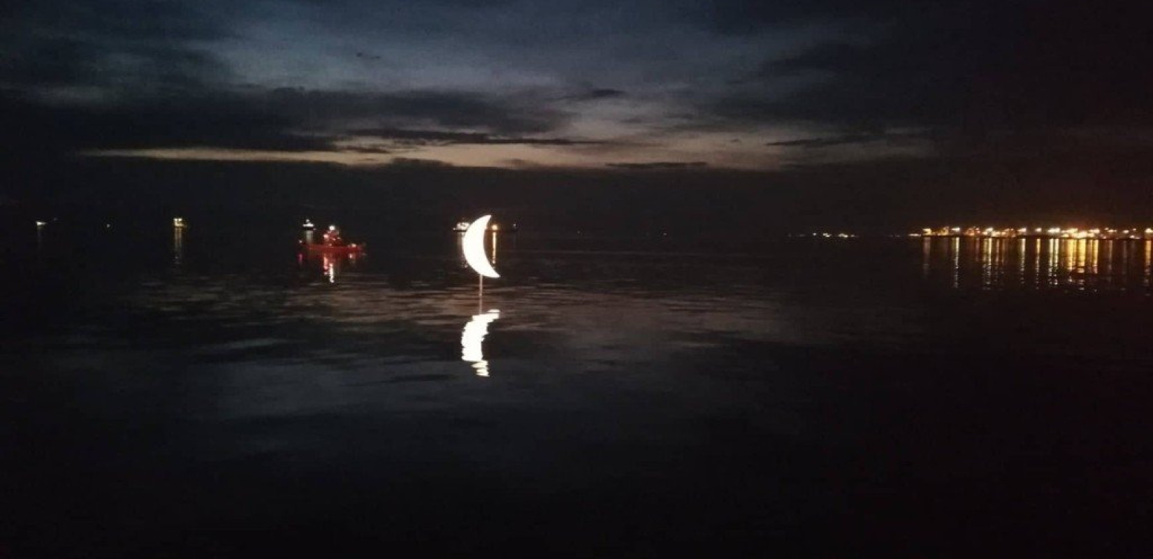 Θεσσαλονίκη: Φωταγωγήθηκε το "Φεγγάρι στην Ακτή" (Βίντεο-Φωτ.)
