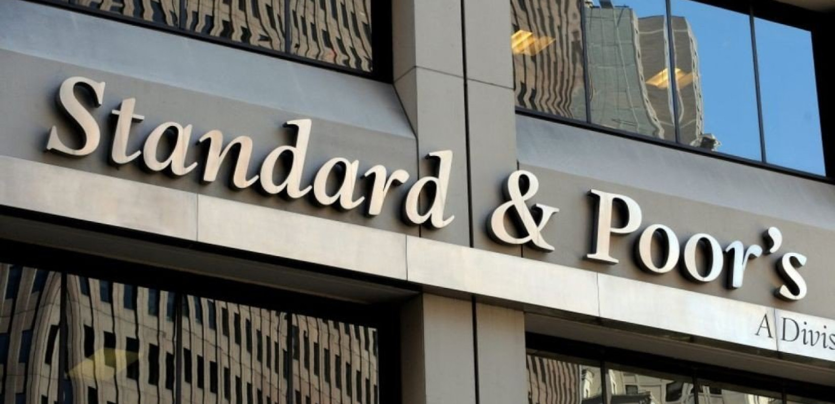 Επενδυτική βαθμίδα στην Ελλάδα από τον Standard & Poor’s