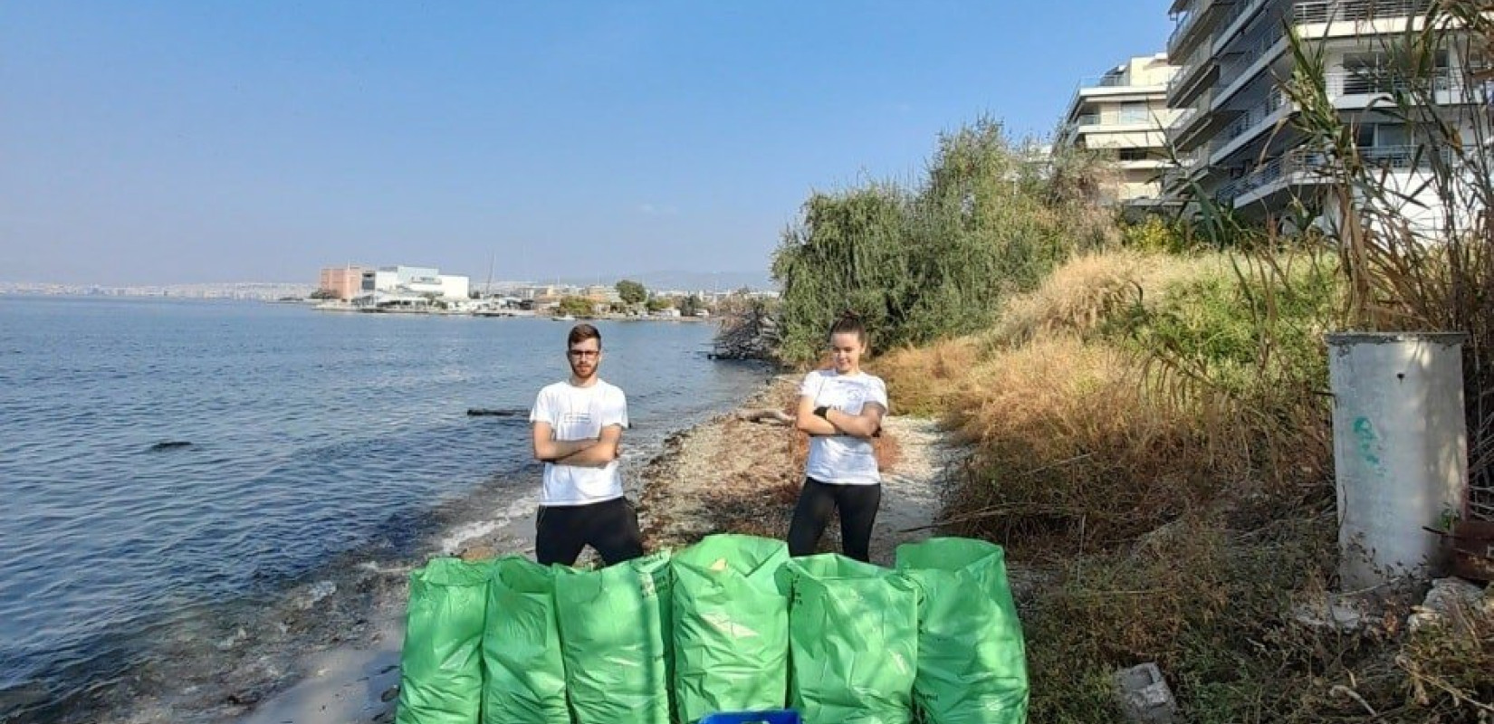 Οι Cleaningans έκαναν... λαμπίκο την παραλία μεταξύ Θεσσαλονίκης και Καλαμαριάς (φωτ.)