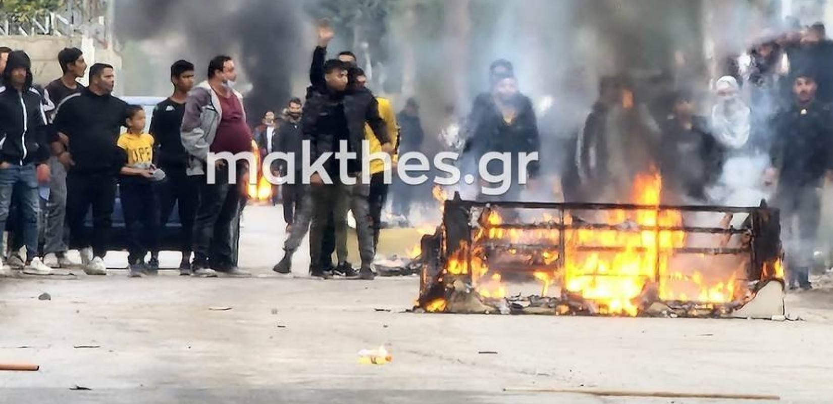 Θεσσαλονίκη: «Σκηνικό πολέμου» σε Καλοχώρι, Περαία και Χαλκηδόνα - Οδοφράγματα, πυροβολισμοί και φωτιές για τον 16χρονο Ρομά