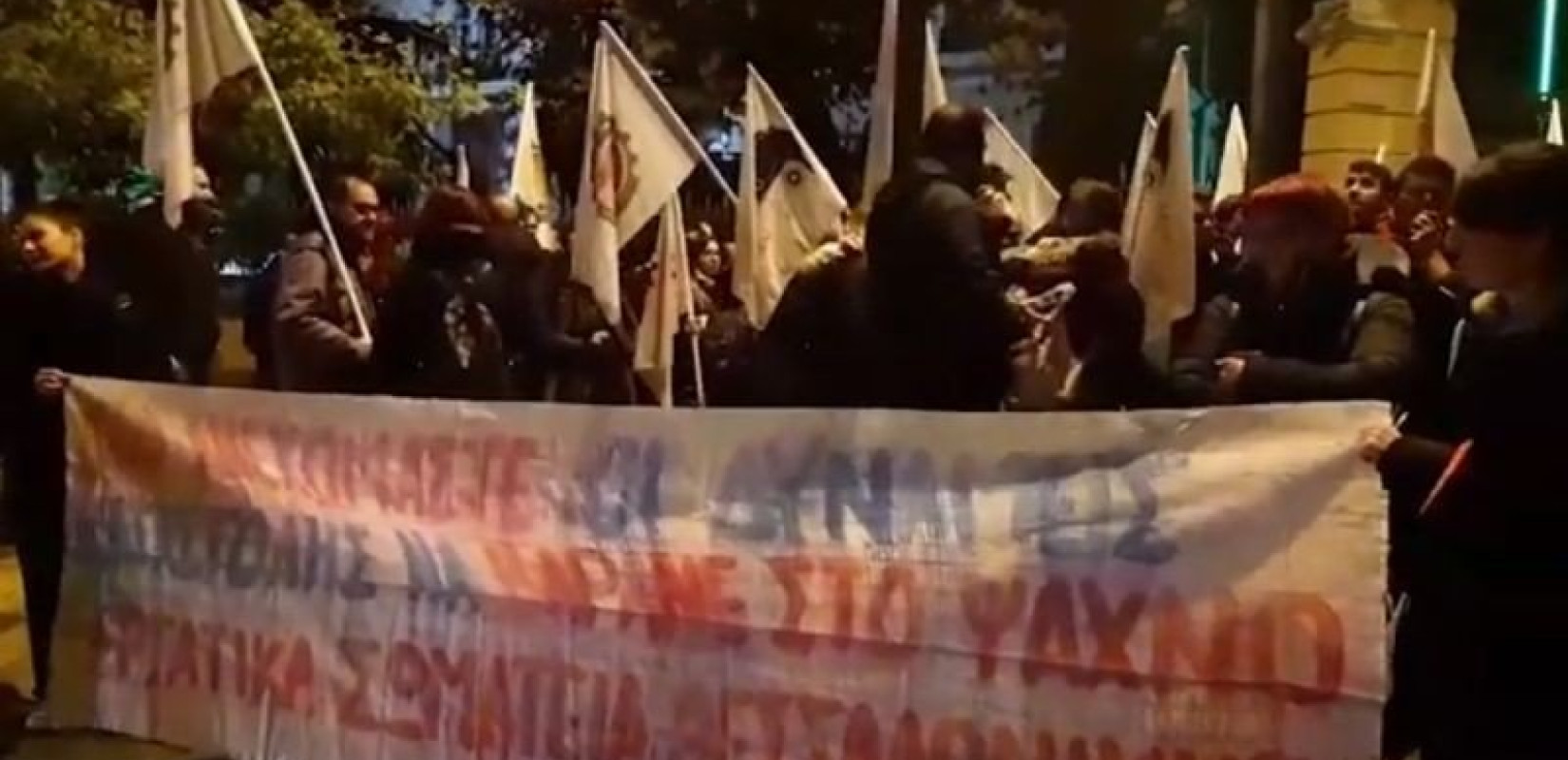 Κινητοποίηση στο ΥΜΑΘ για τον πυροβολισμό του 16χρονου από αστυνομικό (βίντεο)