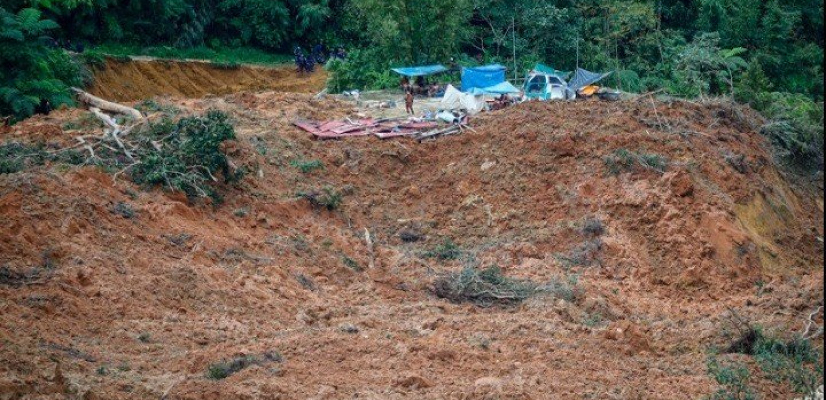 Μαλαισία: Συνεχίζονται οι προσπάθειες εντοπισμού 12 αγνοουμένων μετά την κατολίσθηση που χτύπησε κατασκήνωση