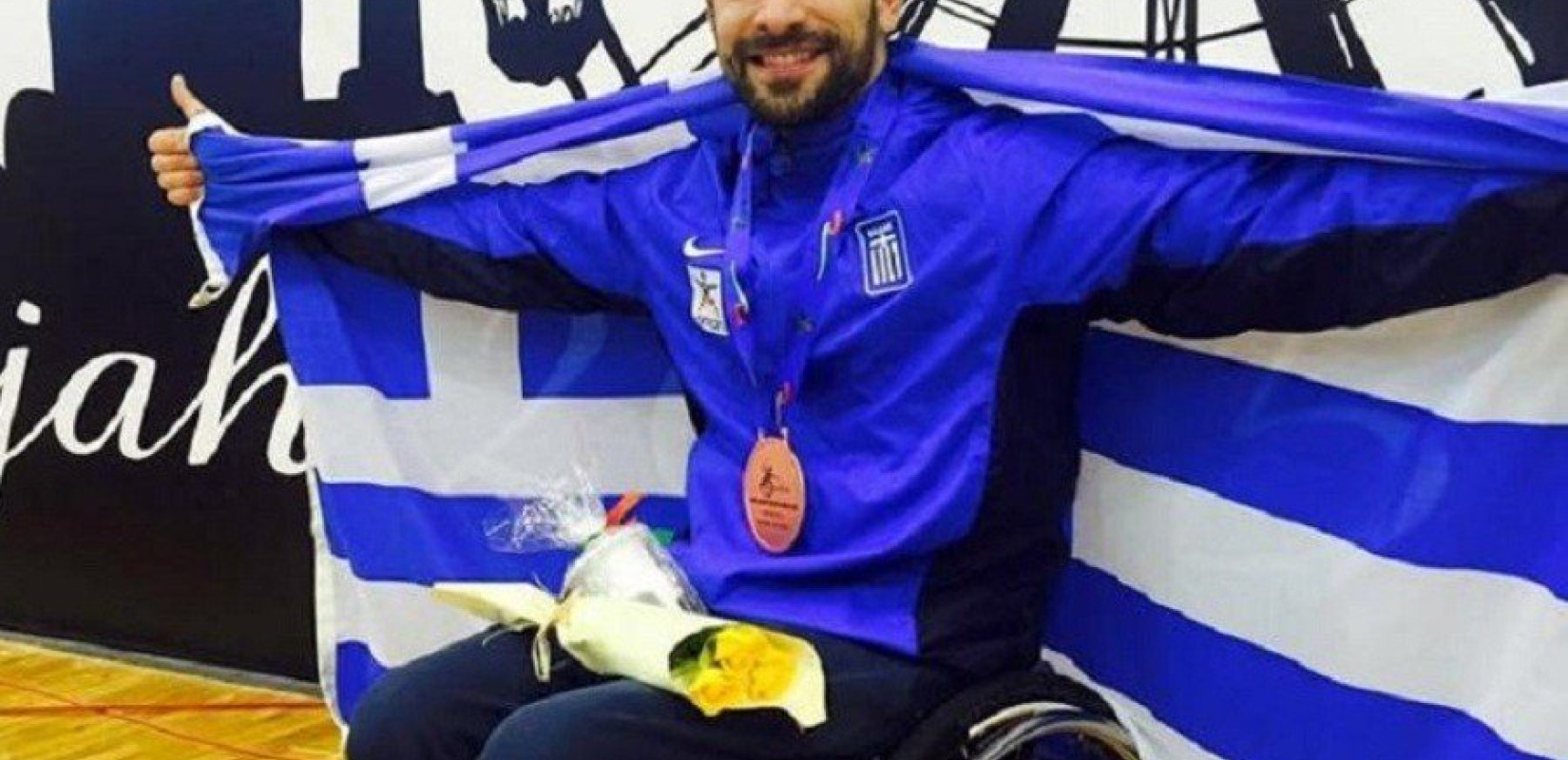 Η δύναμη της θέλησης: Ο Πάνος Τριανταφύλλου διαπρέπει σε μπάσκετ και ξιφασκία όντας σε αμαξίδιο (βίντεο)