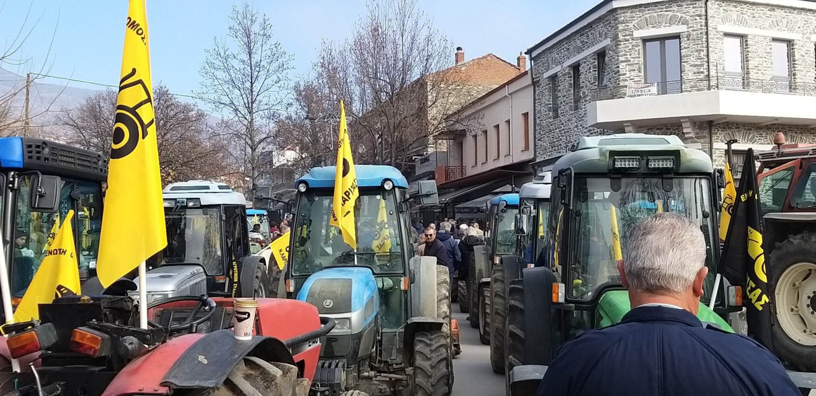 Λάρισα: Στους δρόμους με τα τρακτέρ τους οι αγρότες - Μαζικό συλλαλητήριο (φωτ.)