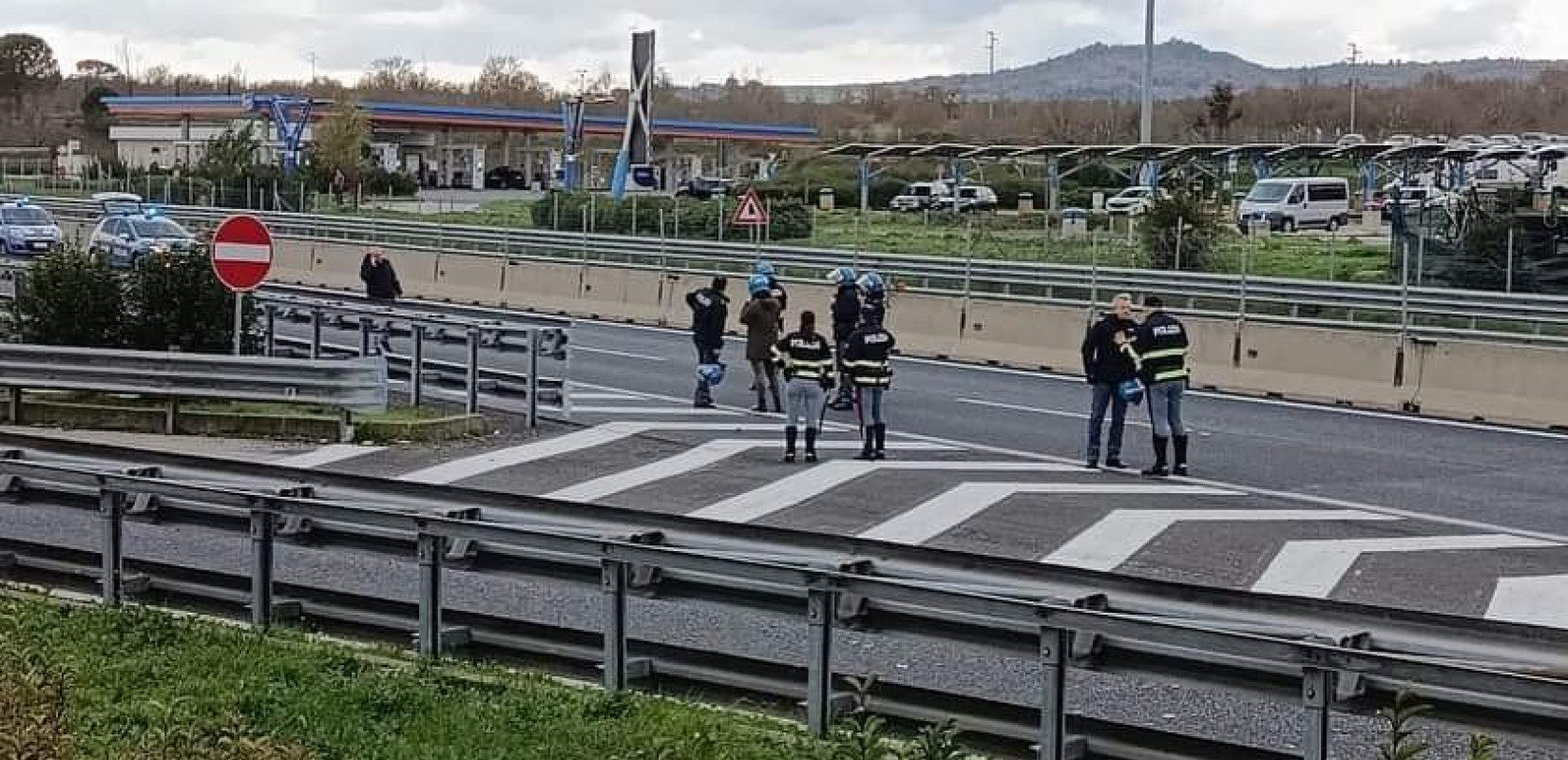 Ξύλο και στην Ιταλία: Άγριες συμπλοκές και μαχαιριές μεταξύ τιφόζι της Νάπολι και της Ρόμα (βίντεο)