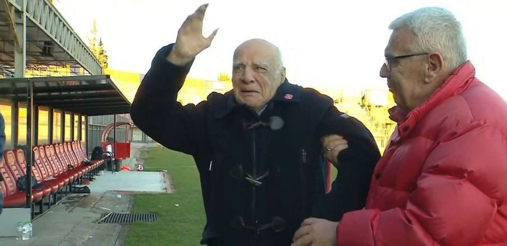 Ο Πανσερραϊκός βράβευσε τον μοναδικό Σερραίο που αντιμετώπισε τον Πελέ (βίντεο)
