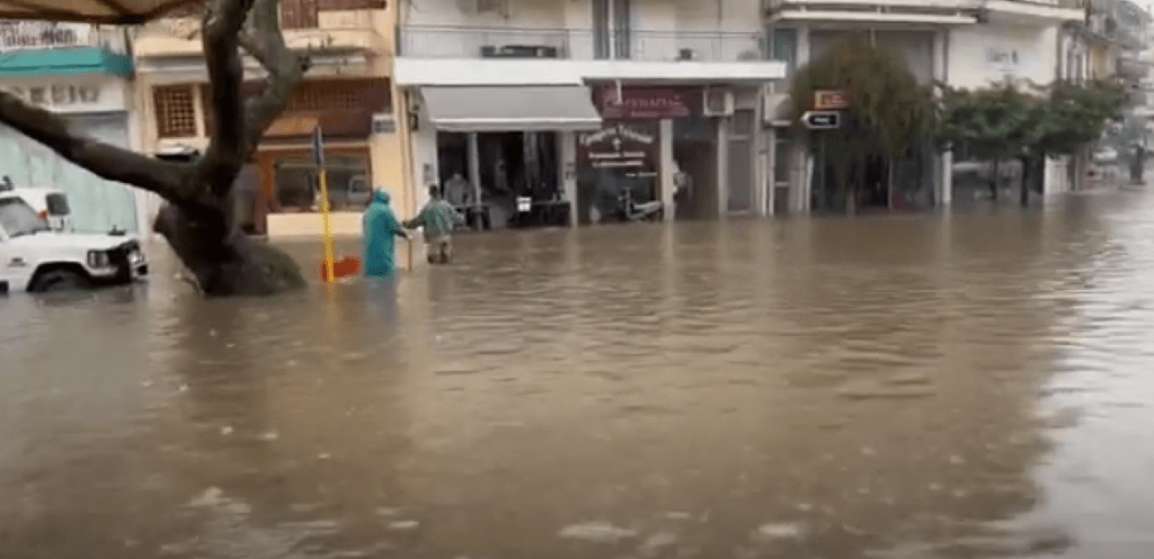 Σε Βενετία μετατράπηκε η Αριδαία - Δεκάδες κλήσεις στην πυροσβεστική - Κλειστά τα σχολεία την Τρίτη (βίντεο)