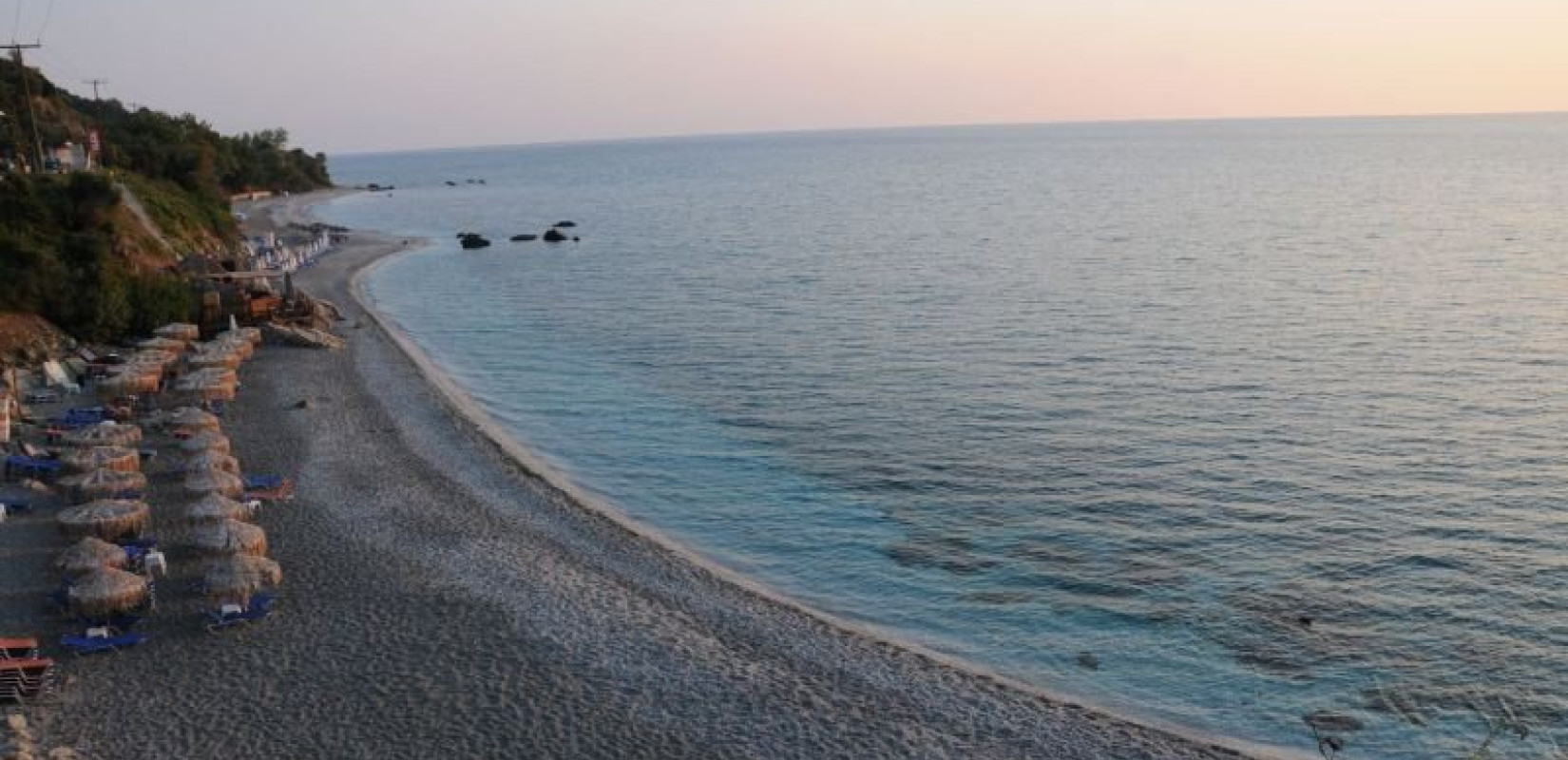 Η δύναμη της θάλασσας… «εξαφάνισε» δημοφιλή παραλία της Λάρισας (φωτ.)