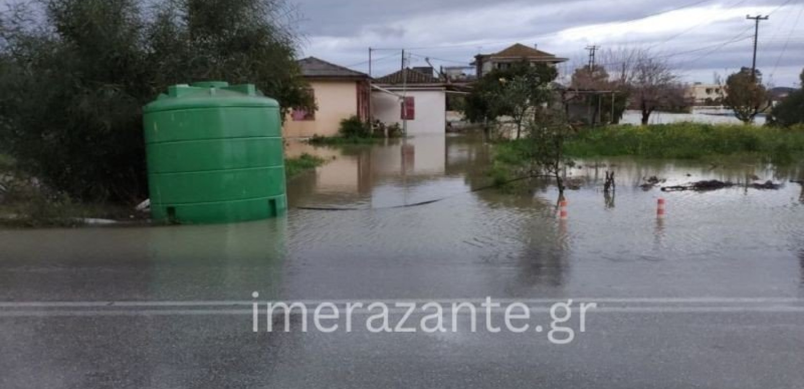 Δύσκολη ημέρα για τη Ζάκυνθο: Σε απέραντη λίμνη μετατράπηκε το νησί - Πλημμύρες και κατολισθήσεις (βίντεο & φωτ.)