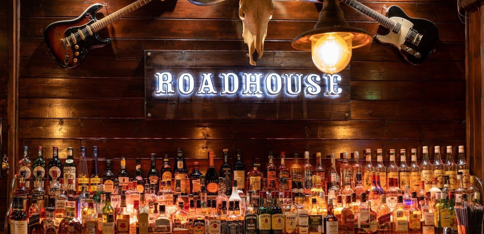 «Roadhouse Café Bar»: Όλη η γκάμα της rock, σε αμερικάνικη, far west ατμόσφαιρα