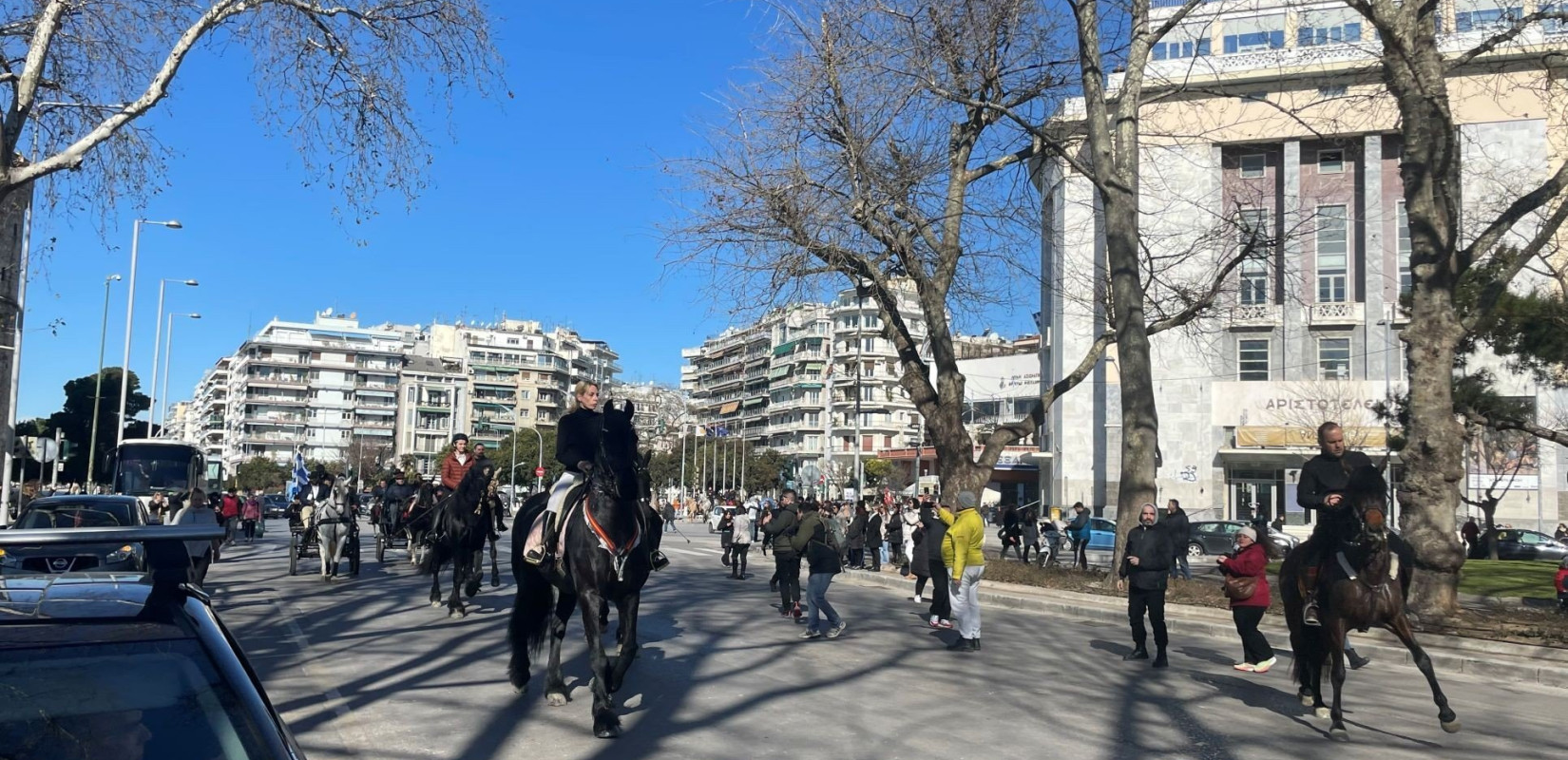 Άλογα βγήκαν στους δρόμους της Θεσσαλονίκης