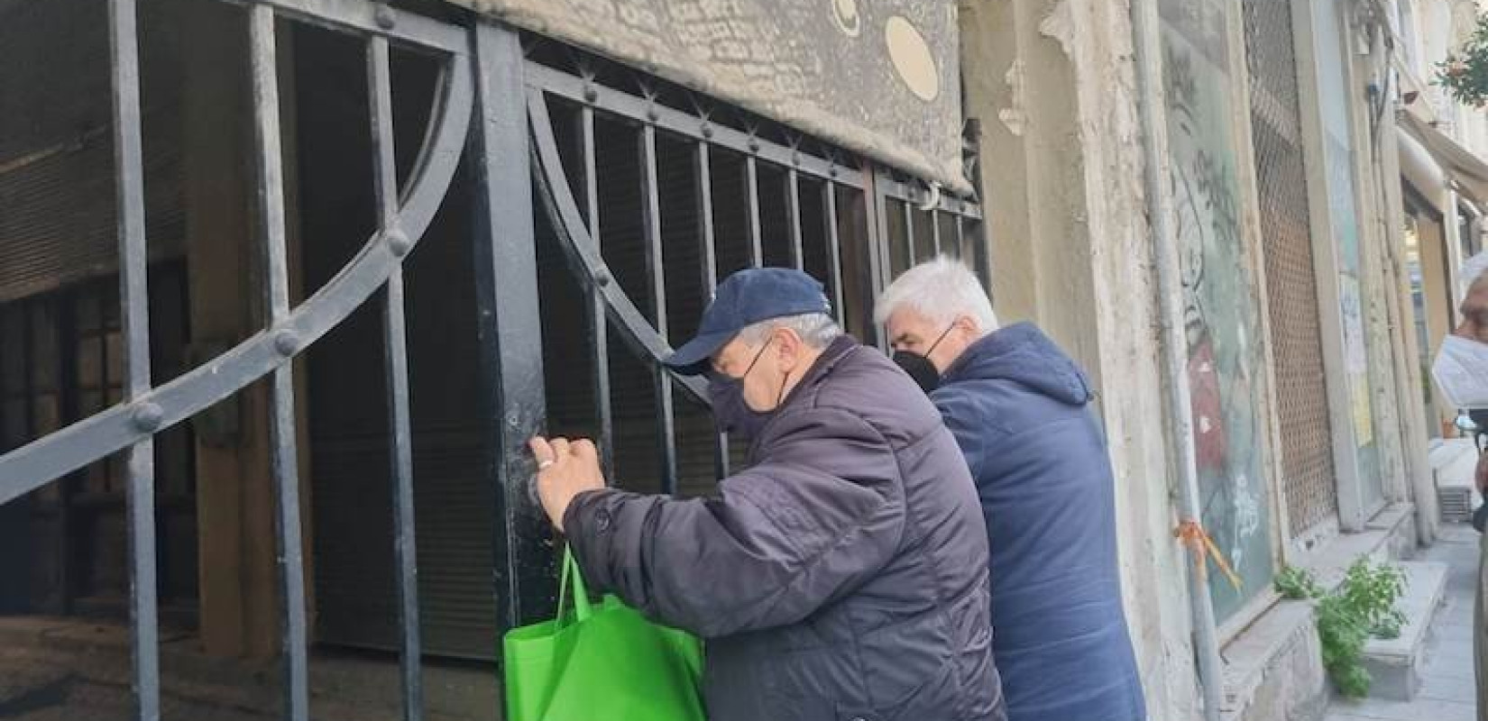 Θεσσαλονίκη: Καφές και νοσταλγία στη στοά Αγίου Μηνά