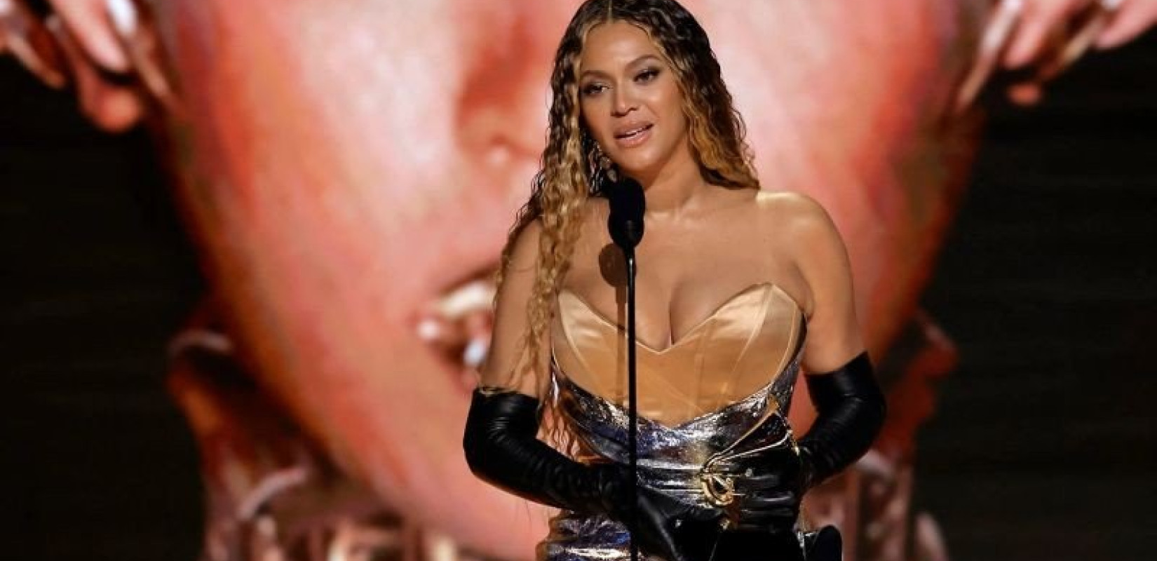 Grammys 2023: H Μπιγιονσέ κάθισε στο θρόνο της κι έγραψε ιστορία - Η λίστα με τους νικητές