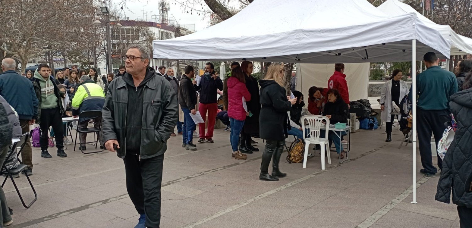 Τραγωδία στα Τέμπη: Η Λάρισα μια αγκαλιά για τους τραυματίες - Ουρές για να δώσουν αίμα (βίντεο, φωτ.)