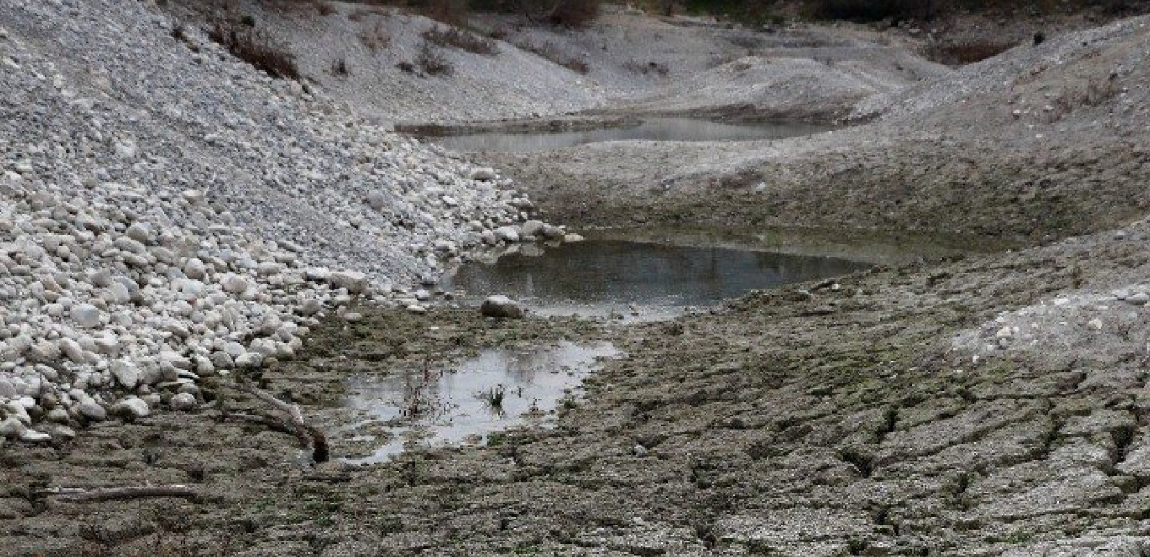 Θεσσαλονίκη: Εξαφανίστηκε η τεχνητή λίμνη στο Κάτω Σχολάρι, λόγω της ανομβρίας - Αποκαρδιωτικές εικόνες (βίντεο)