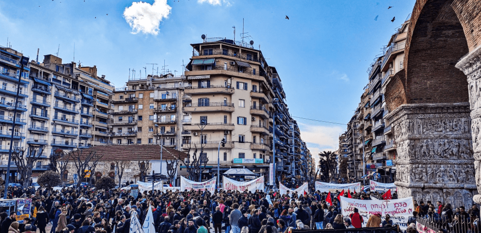 «Δεν ήταν δυστύχημα, ήταν δολοφονία» βροντοφωνάζουν πολίτες για τα Τέμπη (βίντεο & φωτ.)