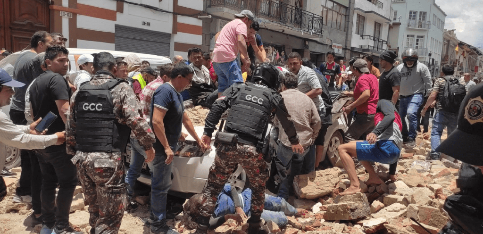 Θρήνος στο Εκουαδόρ: 15 νεκροί μετά τον σεισμό των 6,8 Ρίχτερ (βίντεο)