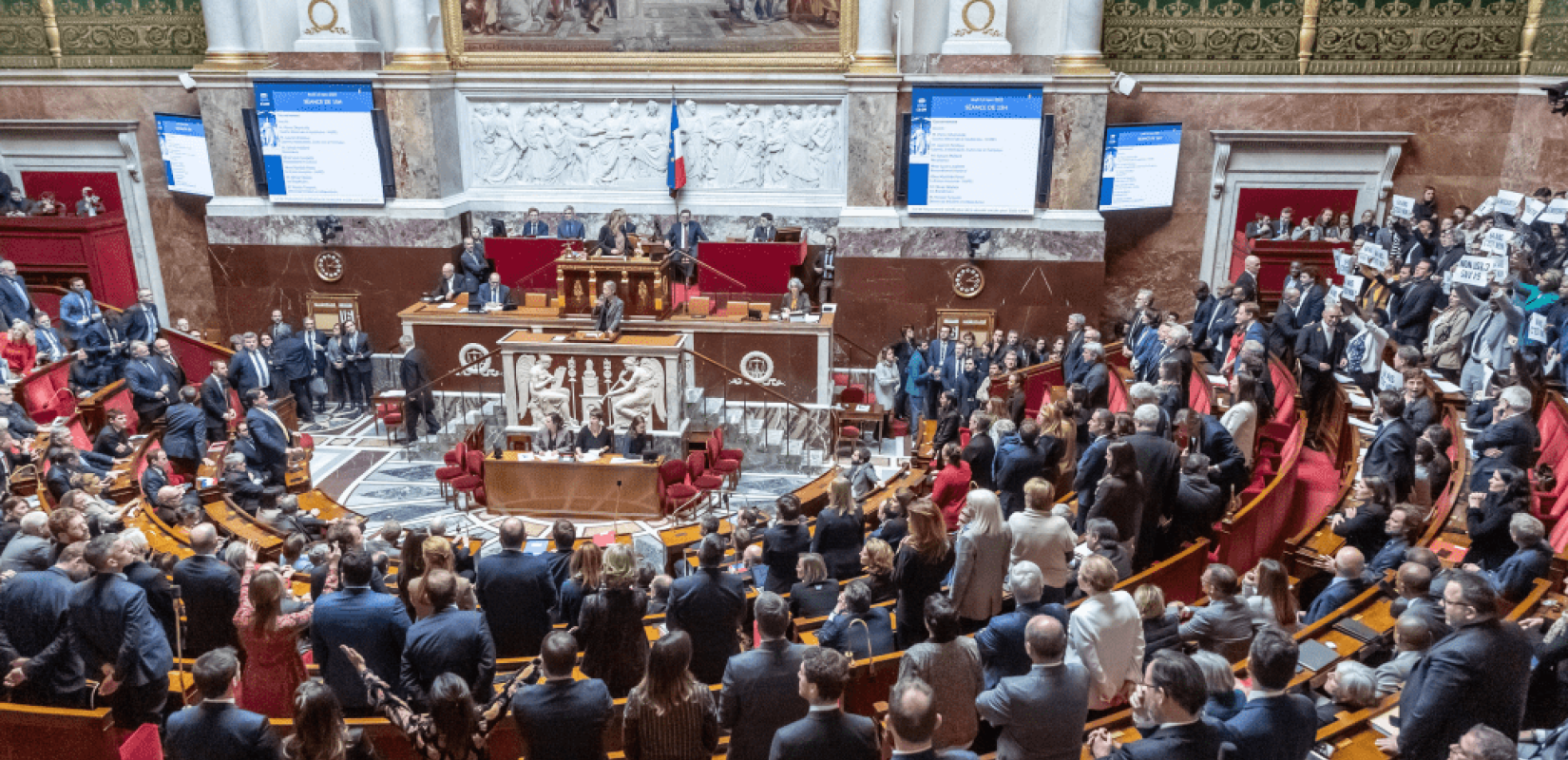 Γαλλία: Δύο οι προτάσεις μομφής κατά του Μακρόν για το συνταξιοδοτικό