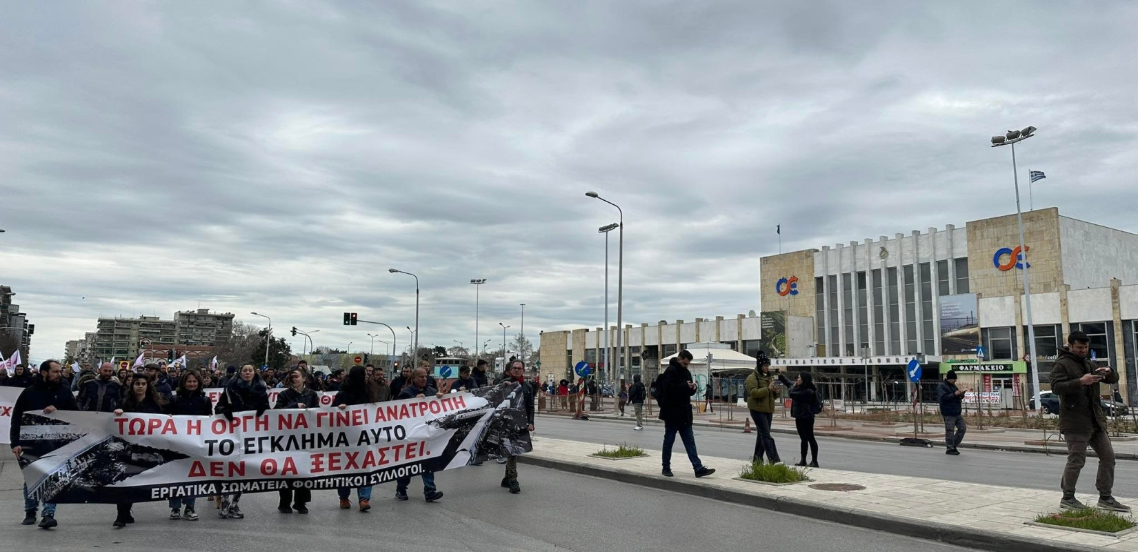 Θεσσαλονίκη: Ποτάμι οργής για τα Τέμπη - Mεγάλη πορεία στο κέντρο της πόλης (βίντεο, φωτ.)