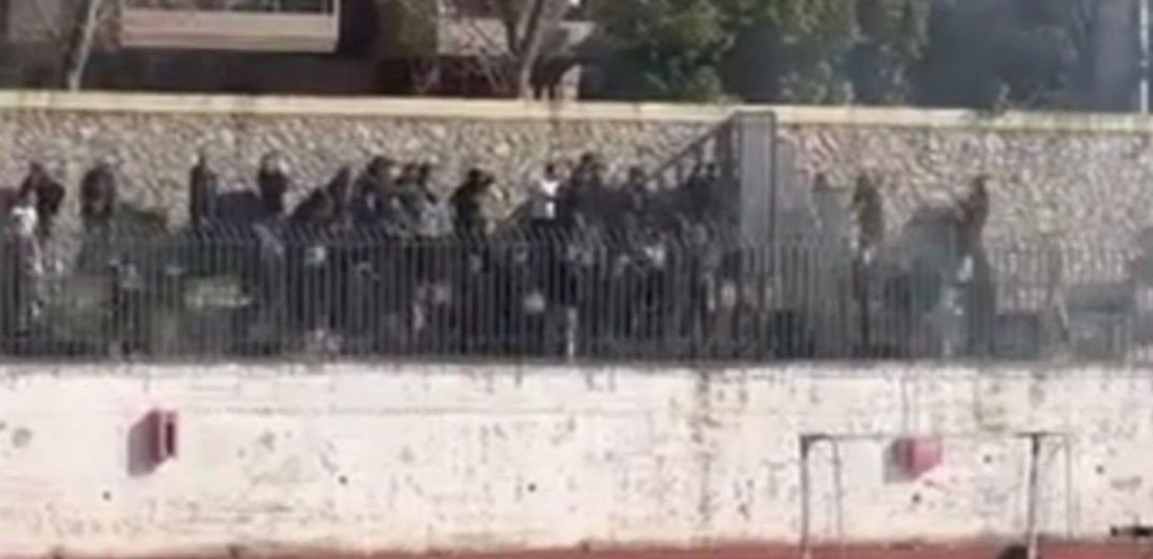 Σοβαρά επεισόδια στο ντέρμπι τίτλου στην Α' ΕΠΣΑ μεταξύ Χολαργού και Ηλυσιακού (βίντεο)