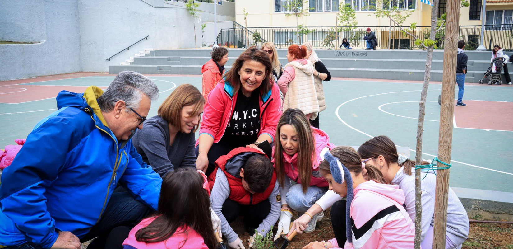 Ανθίζουν οι σχολικές αυλές  σε Νεάπολη και Συκιές 