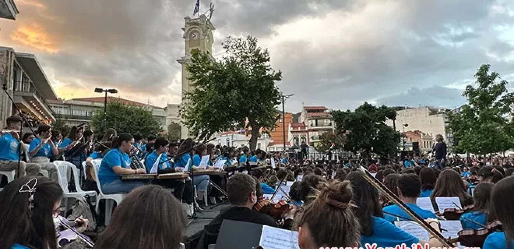 1200 μαθητές ερμήνευσαν Μάνο Χατζηδάκι στην πλατεία της Ξάνθης (βίντεο, φωτ.)