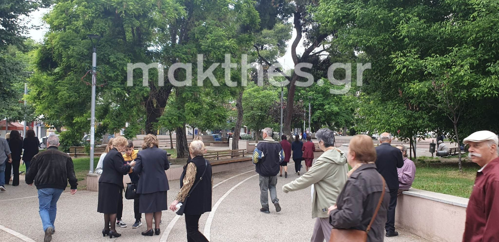 Θεσσαλονίκη: Οι εκλογές, ευκαιρία συνάντησης για φίλους και παλιούς συμμαθητές (φωτ.)