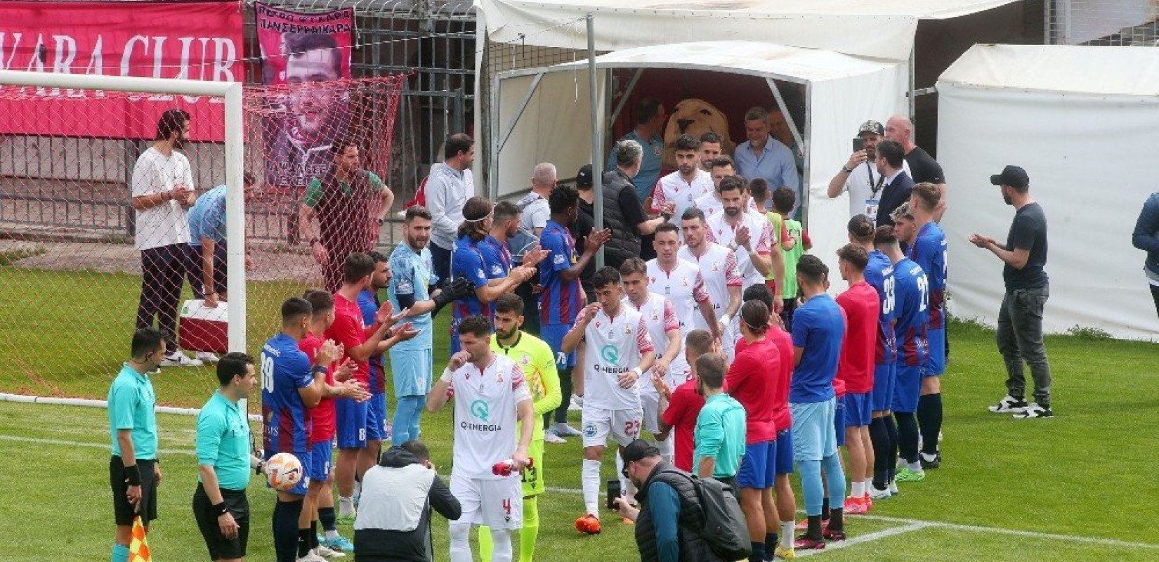 Τέτοιες εικόνες θέλουμε να βλέπουμε στα γήπεδα (βίντεο)