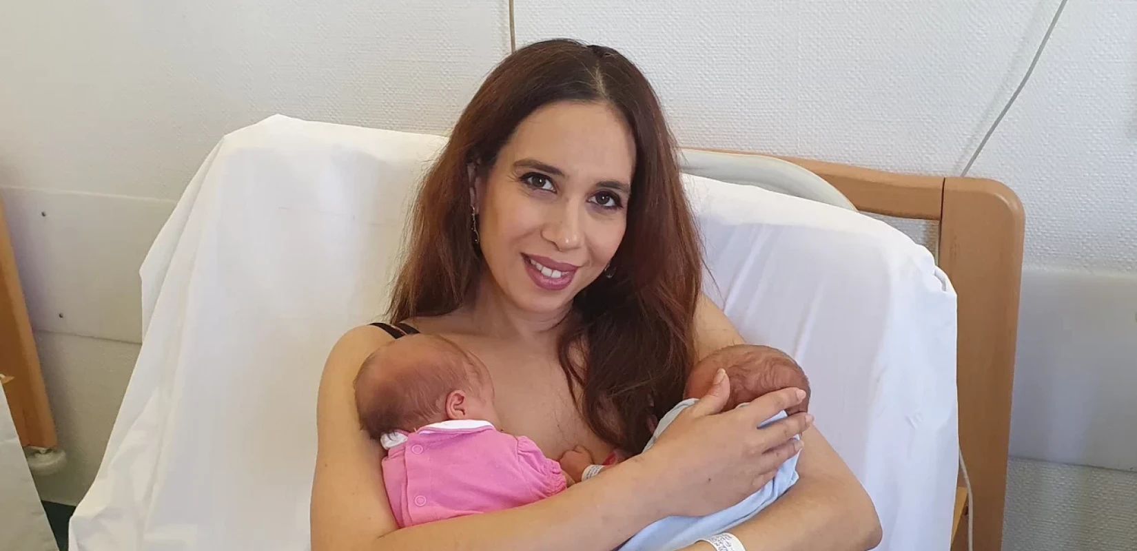 Το πρώτο παιδί του σωλήνα στην Ελλάδα έγινε μητέρα - Έφερε στον κόσμο δίδυμα (βίντεο & φωτ.)