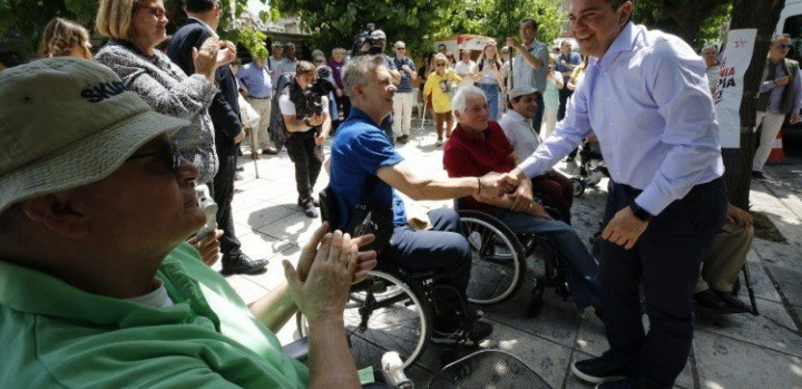 Αλ. Τσίπρας - συνάντηση με Πανελλήνιο Σύλλογο Παραπληγικών: Να μην αφήσουμε κανέναν έξω απ’ το βλέμμα μας