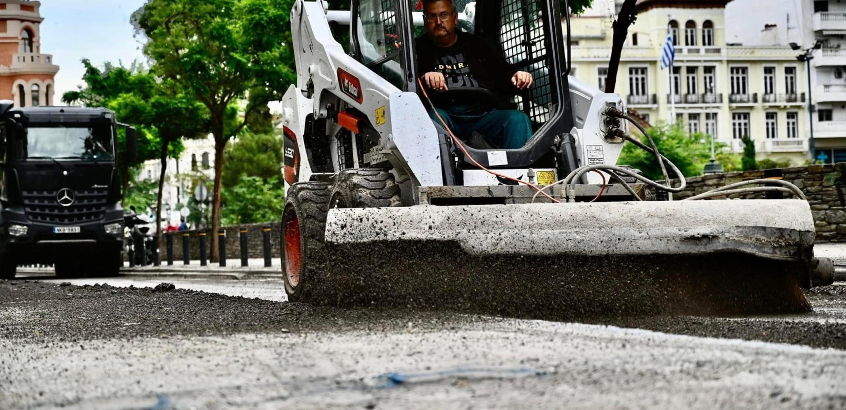 Εργασίες ασφαλτόστρωσης στην εθνική οδό Θεσσαλονίκης - Έδεσσας