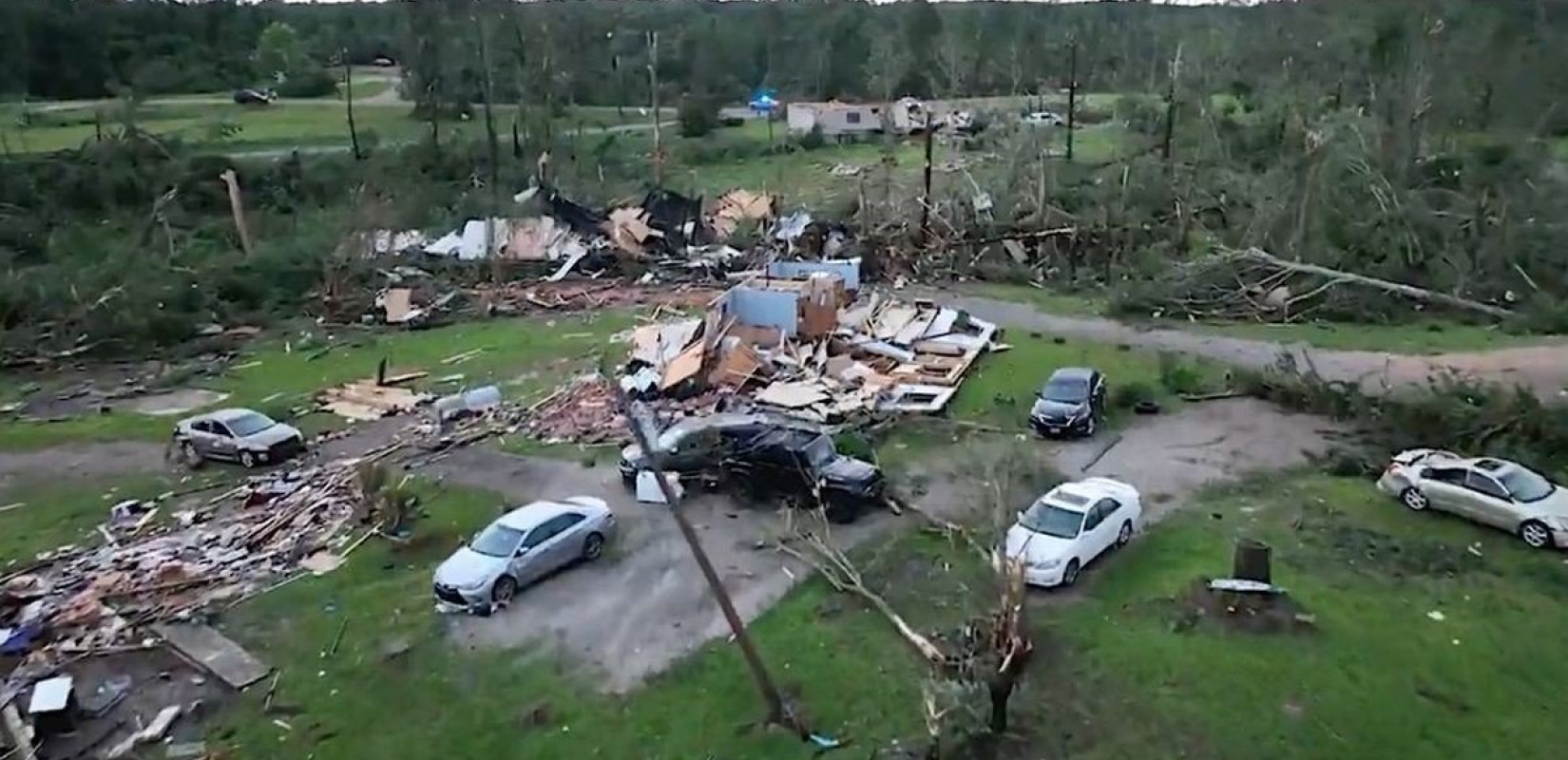 ΗΠΑ: 1 νεκρός και 20 τραυματίες από ανεμοστρόβιλο στο Μισισίπι - Εικόνες απόλυτης καταστροφής 