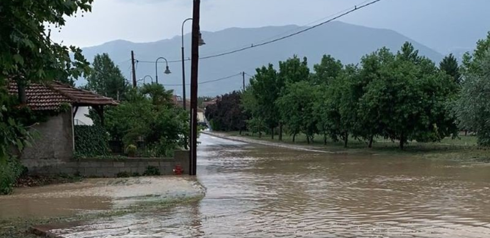 Θέρμη: Αγανακτισμένοι οι κάτοικοι των Βασιλικών με τις πλημμύρες - «Καταστρέφονται οι περιουσίες μας» (βίντεο)