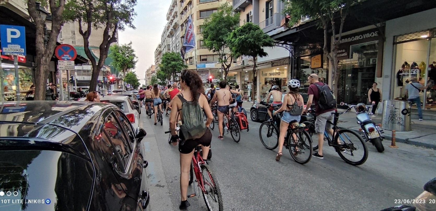Θεσσαλονίκη: Γέμισε γυμνούς ποδηλάτες το κέντρο