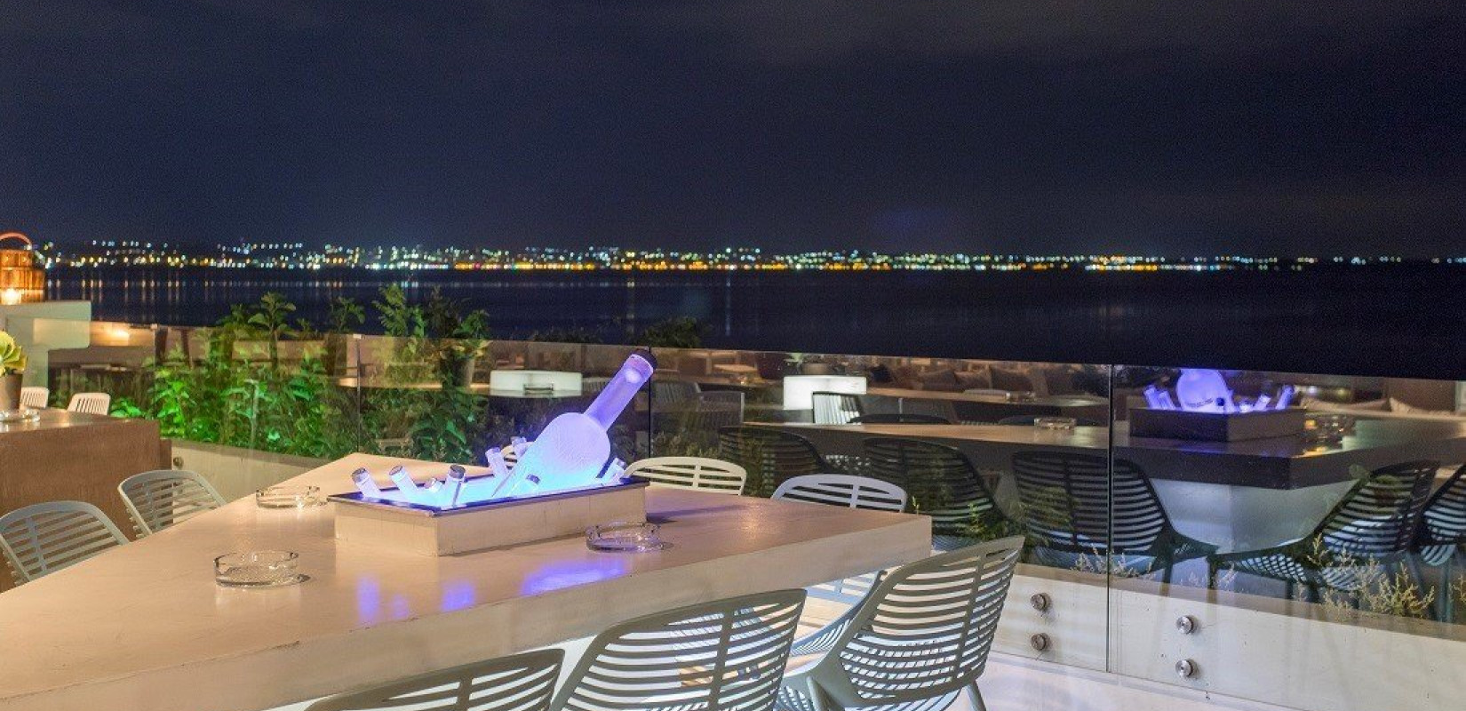 Mistral Seaside Bar: Εκεί που χτυπούν τα καλοκαιρινά vibes της Θεσσαλονίκης