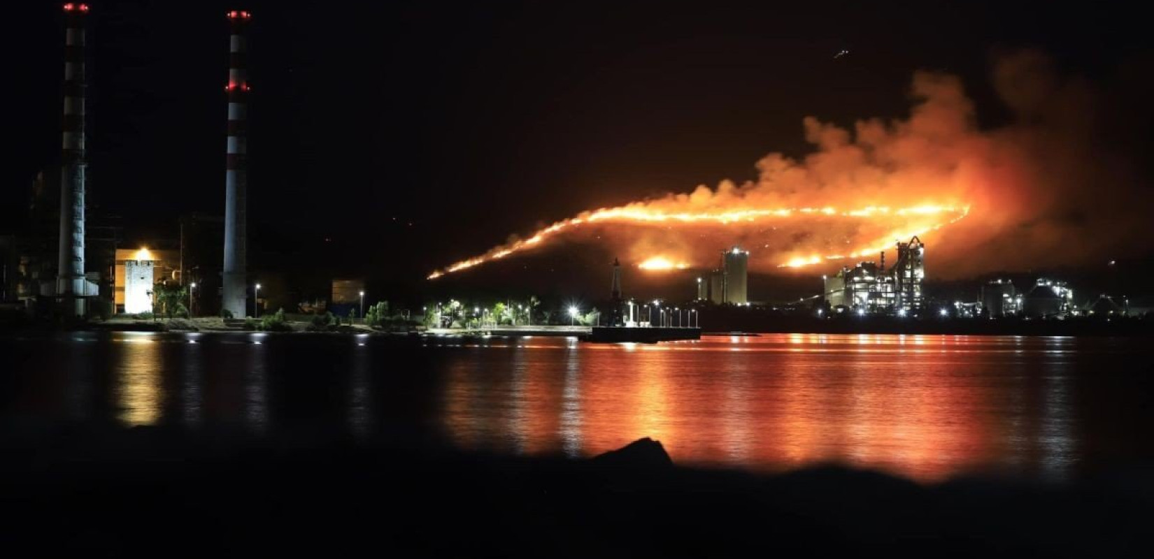 Δύσκολη νύχτα στη Εύβοια - Τρία τα ενεργά μέτωπα