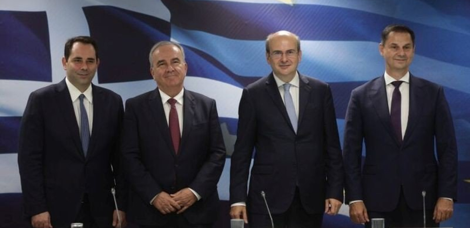 Μπαράζ ενημερωτικών συναντήσεων με τους κοινωνικούς εταίρους για το οικονομικό επιτελείο